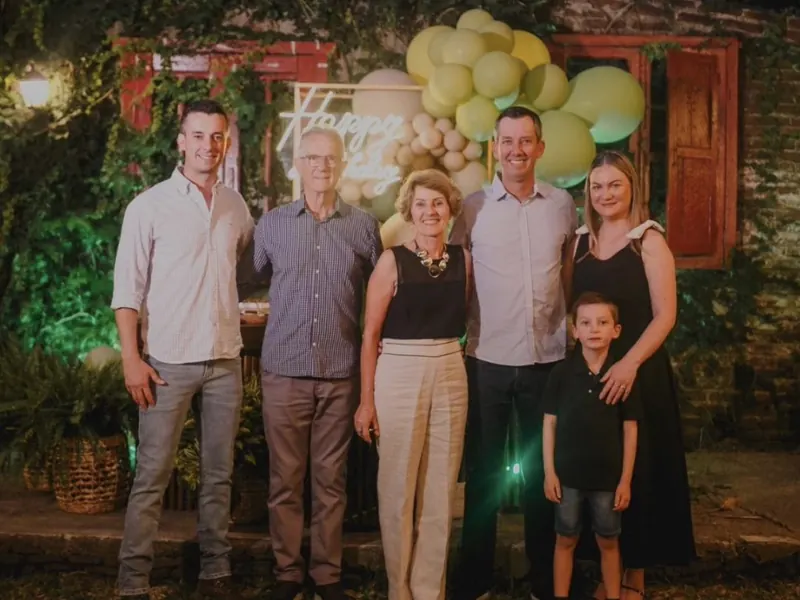Família reunida em aniversário ao ar livre no Lamora’s Eventos em Uruguaiana