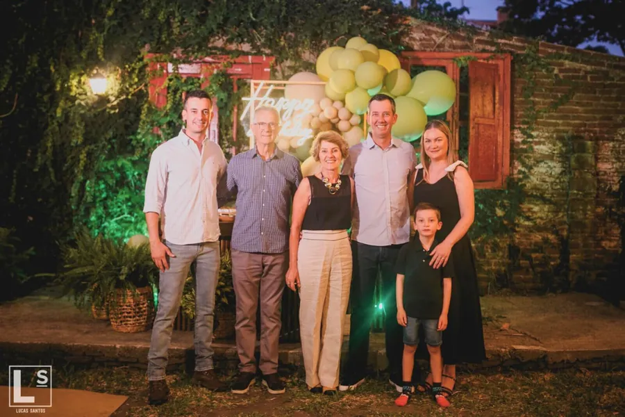 Família reunida para comemoração ao ar livre no Lamora’s Eventos em Uruguaiana